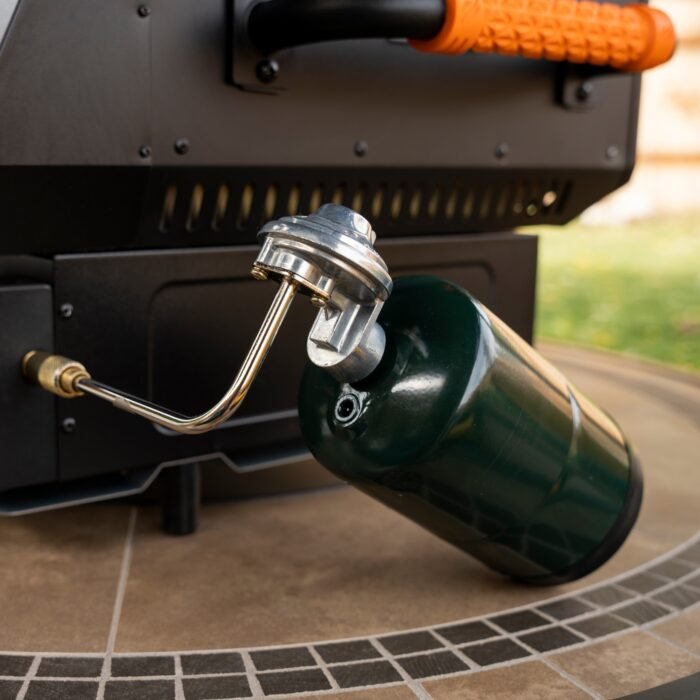 6963_OTGPizzaOven_InUse_03_1