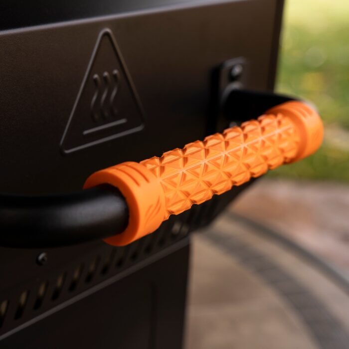 6963_OTGPizzaOven_InUse_04_1