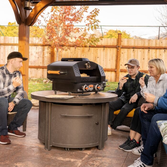 6963_OTGPizzaOven_InUse_09_1